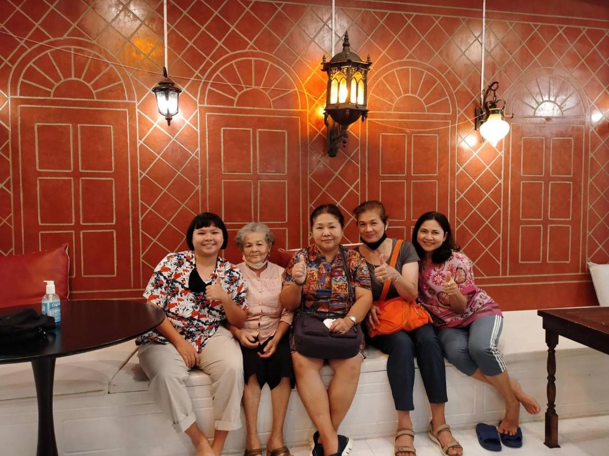 At Night Hotell Chumphon Eksteriør bilde